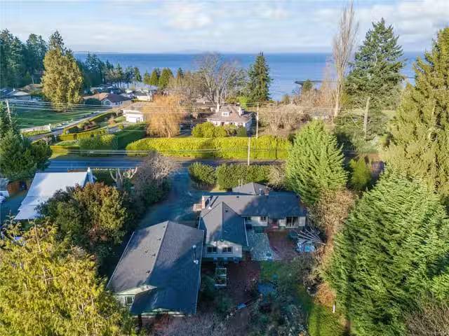 House for sale in Qualicum Beach, 3872 Island W Hwy, 1038854