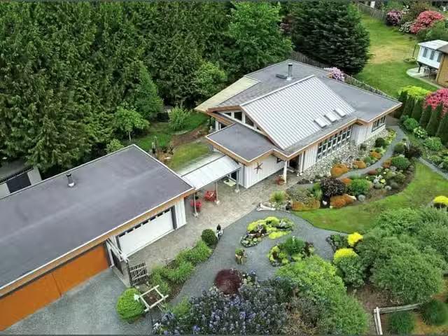 House for sale in Qualicum Beach, 3881 Charlton Dr, 1038697