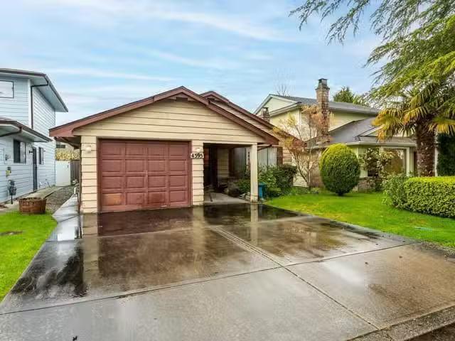 House for sale in Richmond, Richmond, 4395 Hermitage Drive, 26.