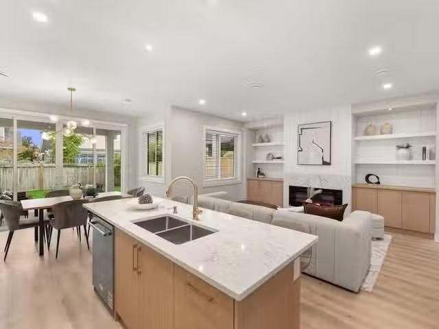House for sale in Richmond, Richmond, 4880 Garry Street, 26315.