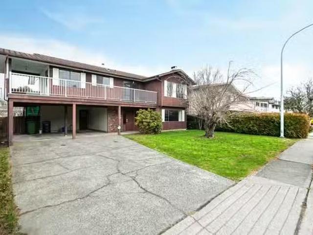 House for sale in Richmond, Richmond, 8411 Rideau Drive, 26310.