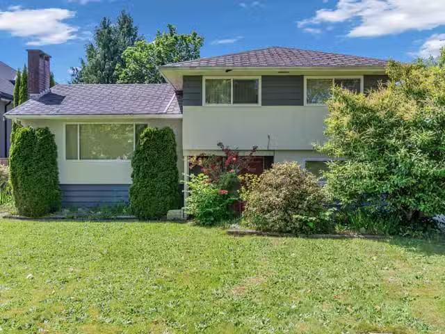 House for sale in Richmond, Richmond, 9451 Chapmond Crescent.