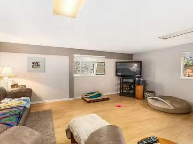House for sale in Richmond, Richmond, 9580 Seacote Road, 26311.