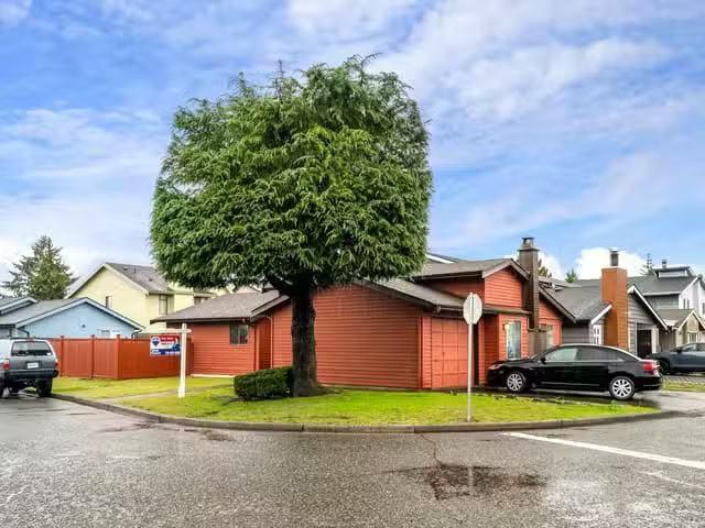 House for sale in Richmond, Richmond, 11121 Kingsbridge Drive.