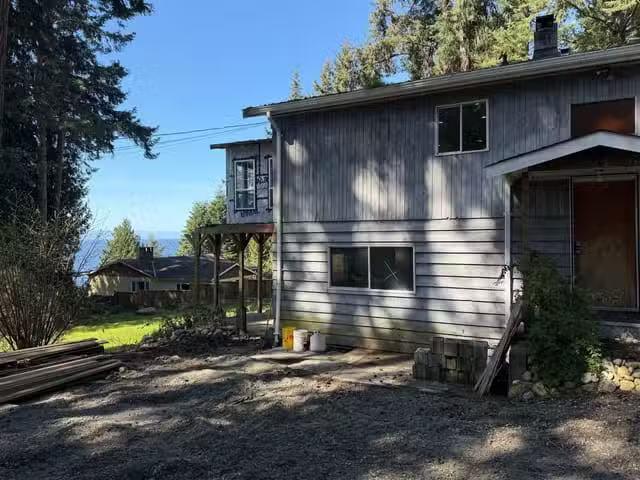House for sale in Roberts Creek, Sunshine Coast, 2405 Milliner.