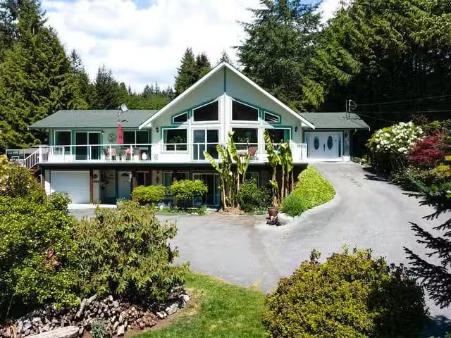 House for sale in Roberts Creek, Sunshine Coast, 2556 Lower Ro.