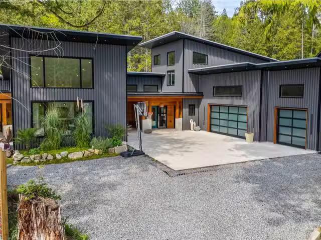 House for sale in Roberts Creek, Sunshine Coast, 3022 Green Wa.