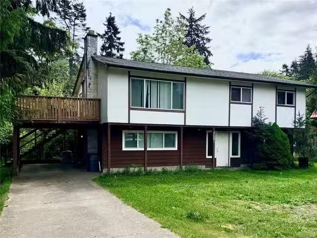House for sale in Royston, 4081 Carey Pl, 1038086