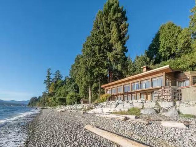 House for sale in Sechelt, Sunshine Coast, 4893 Sunshine Coast.