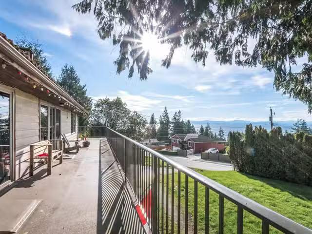House for sale in Sechelt, Sunshine Coast, 4902 Laurel Avenue.