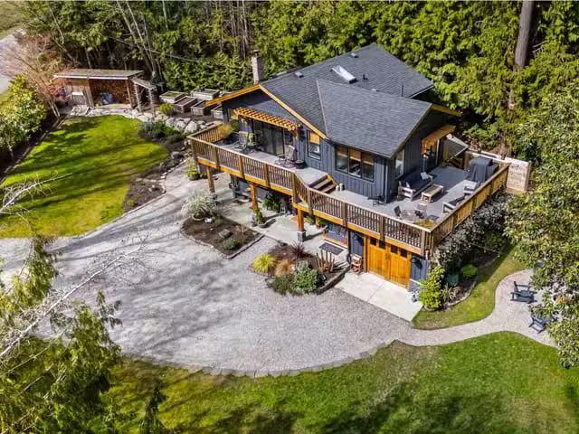 House for sale in Sechelt, Sunshine Coast, 5522 Wakefield Road.
