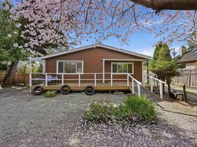 House for sale in Sechelt, Sunshine Coast, 5707 Medusa Street.