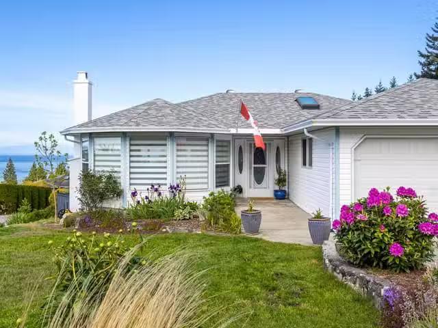 House for sale in Sechelt, Sunshine Coast, 5007 Laurel Avenue.