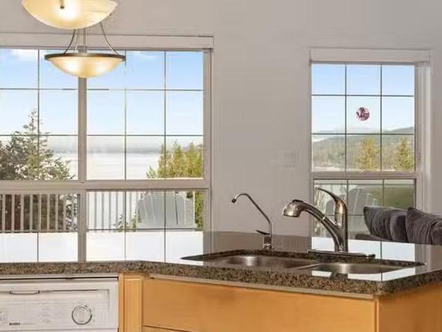 House for sale in Sechelt, Sunshine Coast, 5174 Radcliffe Road.