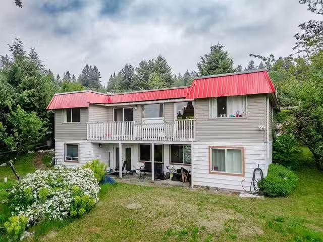 House for sale in Sechelt, Sunshine Coast, 5197 Radcliffe Road.