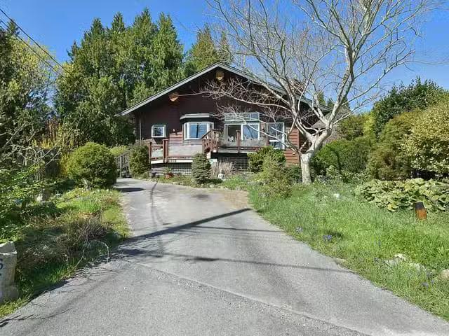 House for sale in Sechelt, Sunshine Coast, 6508 Lynnwood Court.