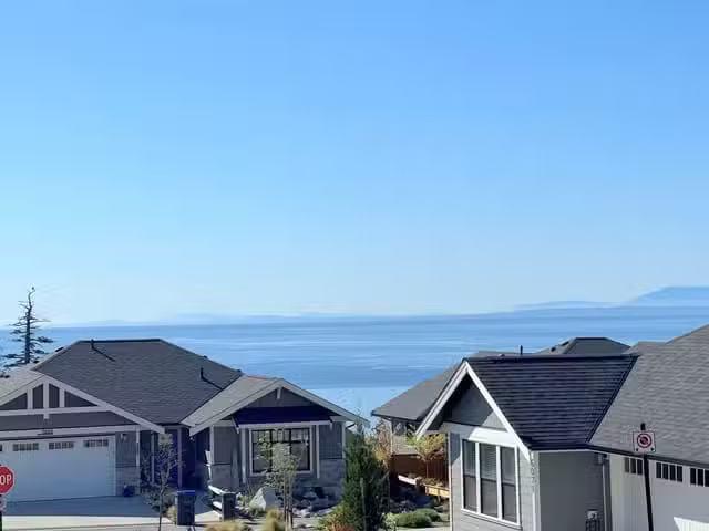 House for sale in Sechelt, Sunshine Coast, 6078 Kingbird Avenu.