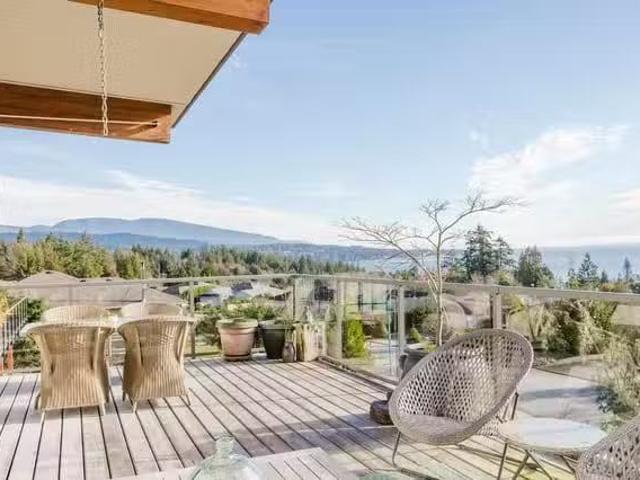 House for sale in Sechelt, Sunshine Coast, 6260 Sunrise Boulev.