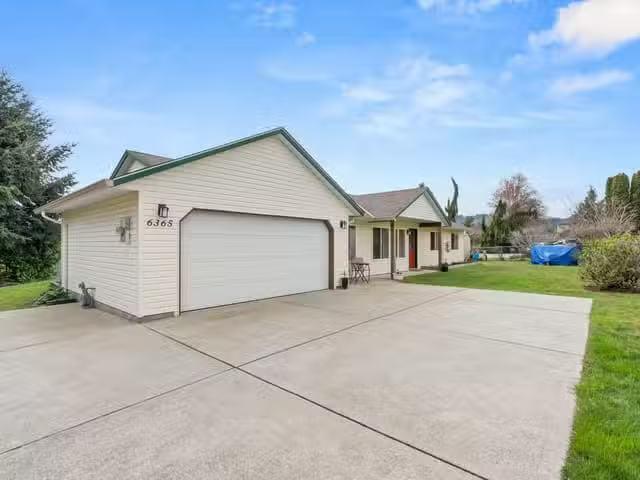 House for sale in Sechelt, Sunshine Coast, 6365 Homestead Aven.