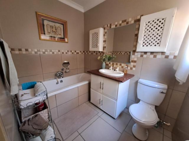House For Sale in Sinoville