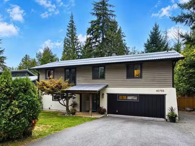 House for sale in Squamish, Squamish, 40755 Thunderbird Ridge.