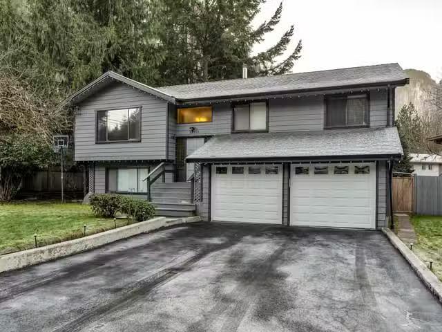 House for sale in Squamish, Squamish, 38276 Myrtlewood Crescen.