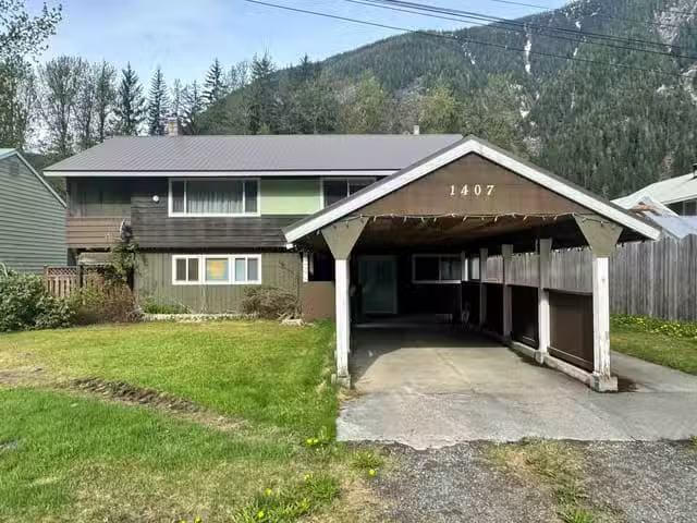 House for sale in Stewart, Hazelton & Hwy 37, 1407 Raven Stree.