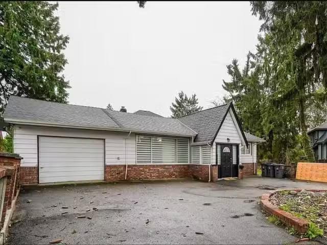 House for sale in Surrey, North Surrey, 13960 Brentwood Cresce.