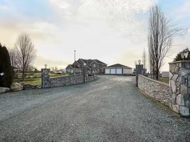 House for sale in Surrey, North Surrey, 8415 184 Street, 26309.