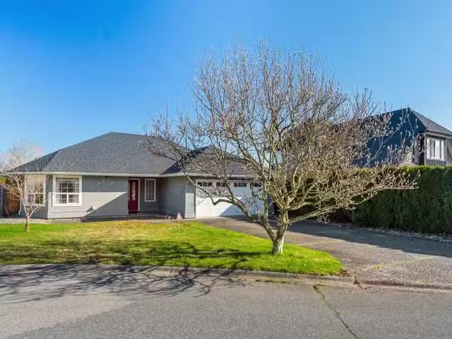 House for sale in Surrey, South Surrey White Rock, 1071 King G.