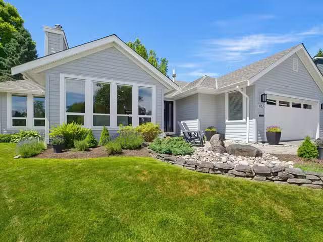 House for sale in Surrey, South Surrey White Rock, 1087 161 St.