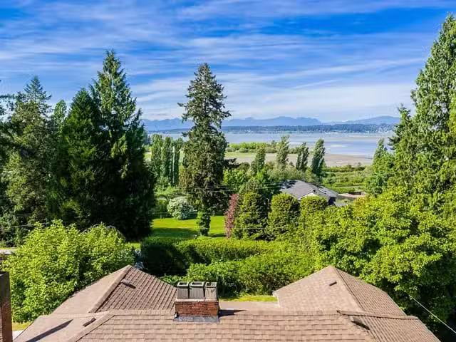 House for sale in Surrey, South Surrey White Rock, 12520 Cresc.