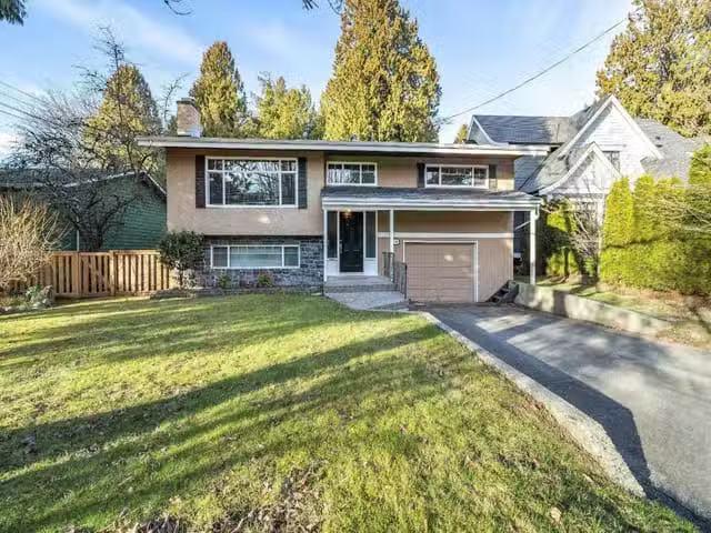 House for sale in Surrey, South Surrey White Rock, 12569 26 Av.