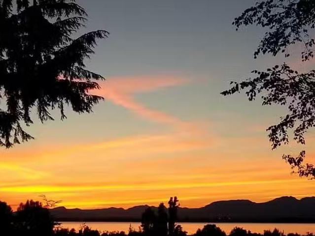House for sale in Surrey, South Surrey White Rock, 12581 Cresc.