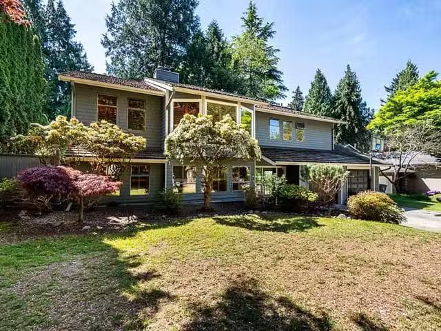 House for sale in Surrey, South Surrey White Rock, 12710 19 Av.