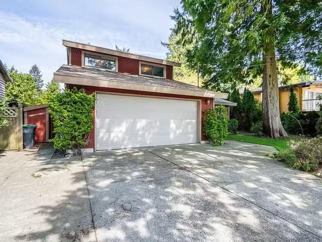 House for sale in Surrey, South Surrey White Rock, 13519 15 Av.
