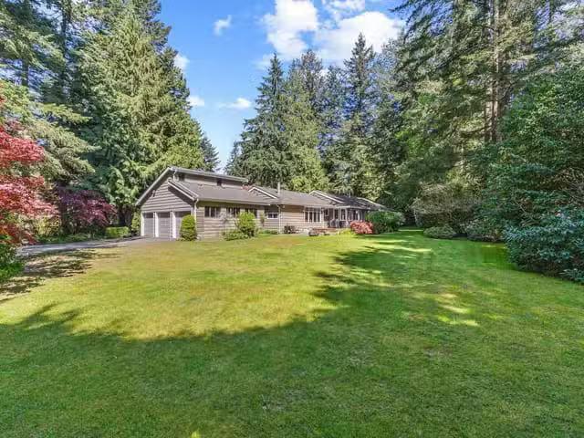 House for sale in Surrey, South Surrey White Rock, 13666 30 Av.