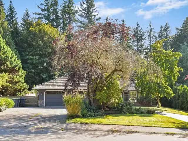House for sale in Surrey, South Surrey White Rock, 13056 22a A.