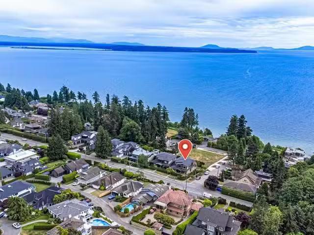 House for sale in Surrey, South Surrey White Rock, 13372 Marin.