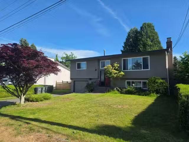 House for sale in Surrey, South Surrey White Rock, 15516 17 Av.