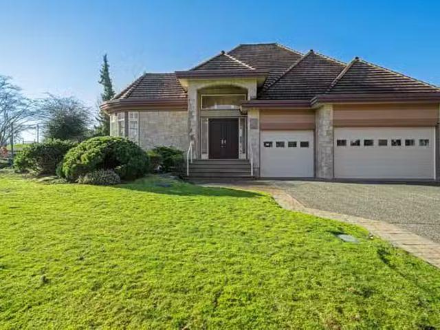 House for sale in Surrey, South Surrey White Rock, 15783 Colli.
