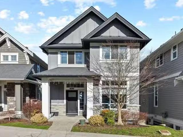 House for sale in Surrey, South Surrey White Rock, 15825 Wills.