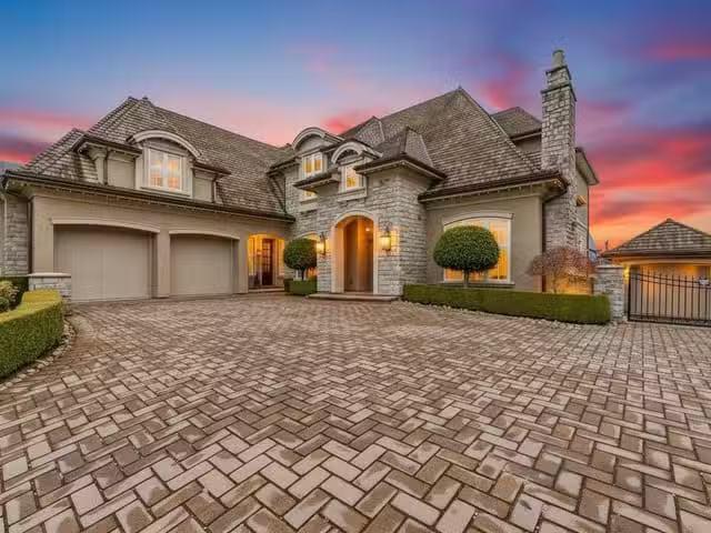 House for sale in Surrey, South Surrey White Rock, 15957 39a A.