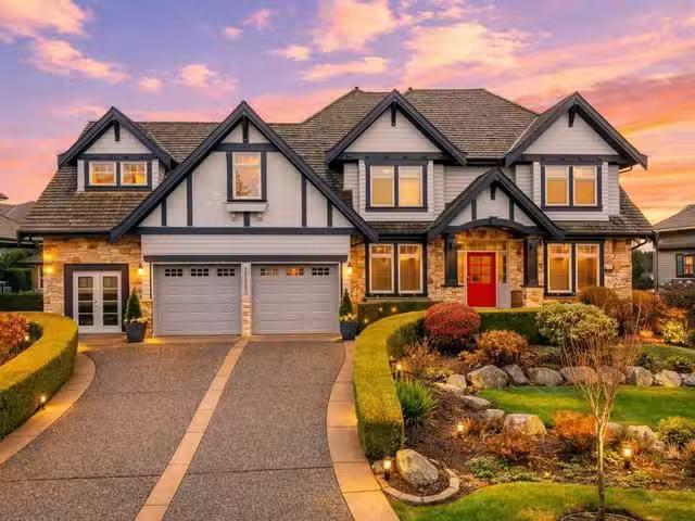 House for sale in Surrey, South Surrey White Rock, 15963 Devon.
