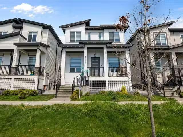 House for sale in Surrey, South Surrey White Rock, 16737 15a A.