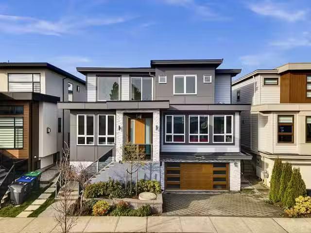 House for sale in Surrey, South Surrey White Rock, 16775 18b A.