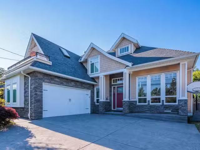 House for sale in Surrey, South Surrey White Rock, 16067 14 Av.