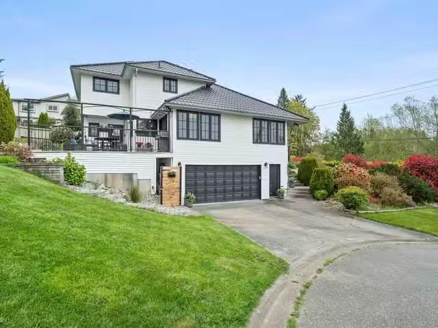 House for sale in Surrey, South Surrey White Rock, 16071 8 Ave.