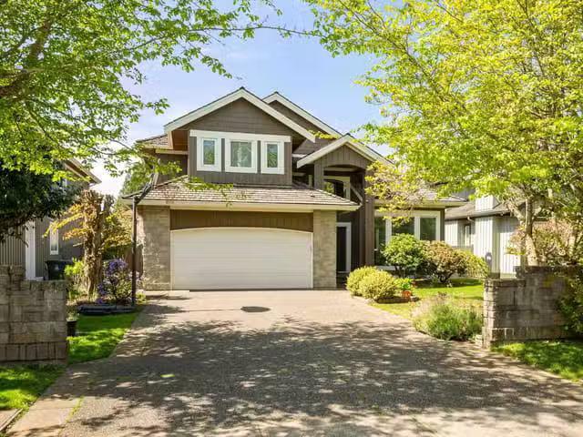 House for sale in Surrey, South Surrey White Rock, 1771 144 St.