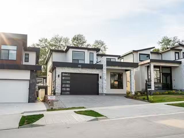 House for sale in Surrey, South Surrey White Rock, 1715 167 St.